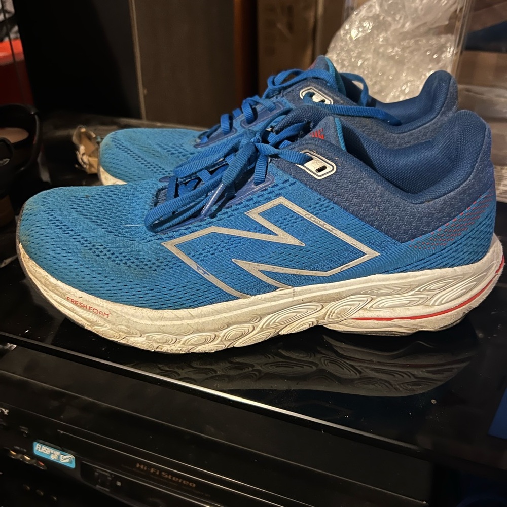 New Balance Men's Athletic Shoes in Blue and White size 9M